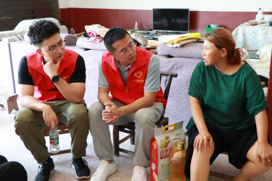 岳农集团组织开展“关爱弱势群体，传递人间温暖” 志愿服务活动