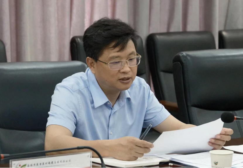 市国资委党委书记、主任白锁铭一行来岳农集团调研