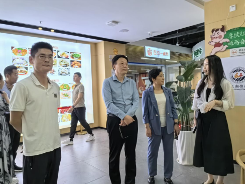 信阳市政协副主席周刚  调研岳农优膳优鲜智慧餐厅综合体店