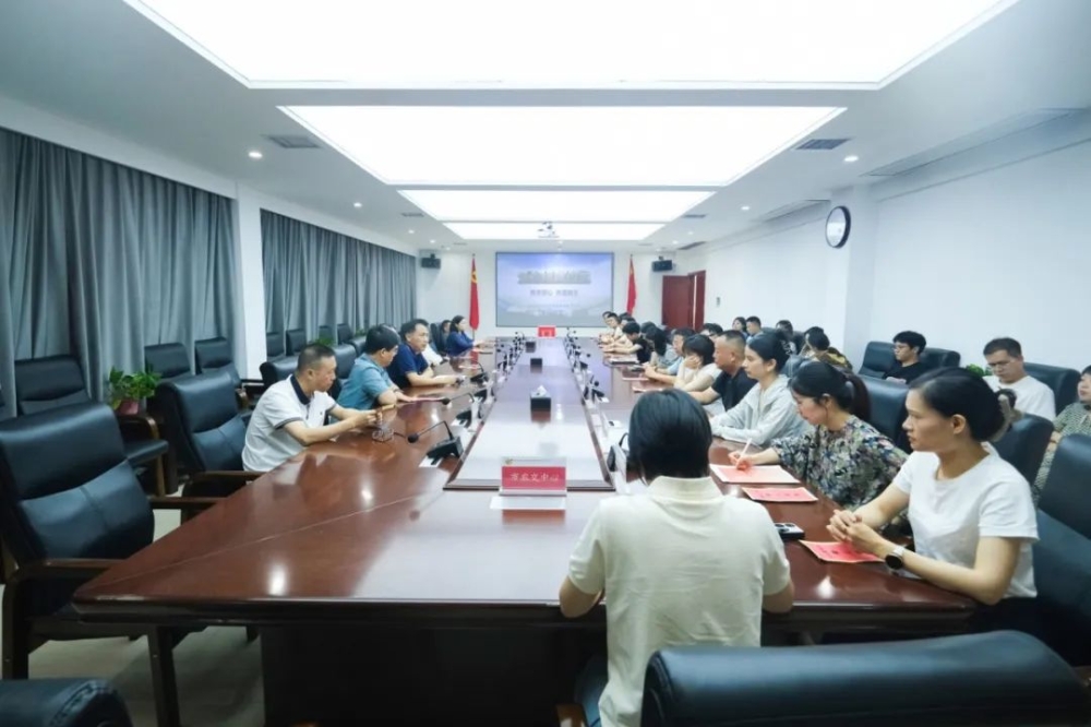 携手同心 共渡难关 岳农集团爱心捐赠助力华容抗洪救灾